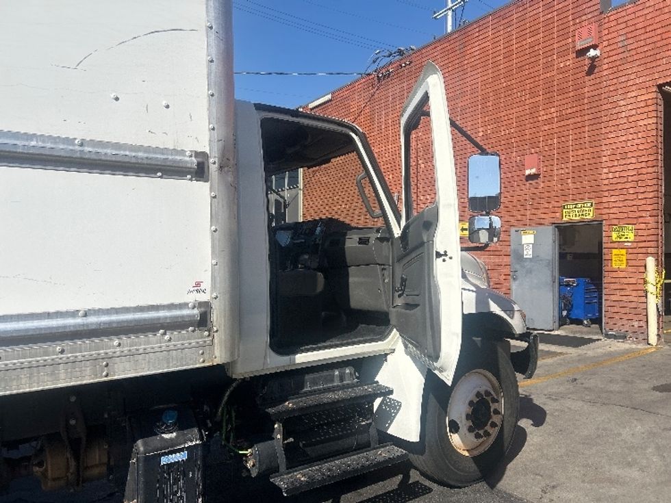 Medium Duty Box Truck-Light and Medium Duty Trucks-International-2020-MV607-Homewood-AL-181,557\n\t\tmiles-$ 54,000 - Image 20