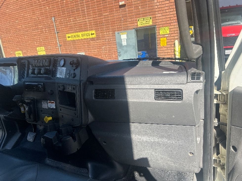 Medium Duty Box Truck-Light and Medium Duty Trucks-International-2020-MV607-Homewood-AL-181,557\n\t\tmiles-$ 54,000 - Image 21