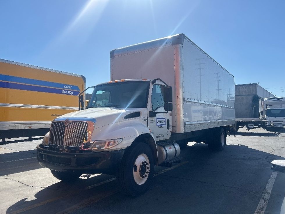 Medium Duty Box Truck-Light and Medium Duty Trucks-International-2020-MV607-Homewood-AL-181,557\n\t\tmiles-$ 54,000 - Image 3
