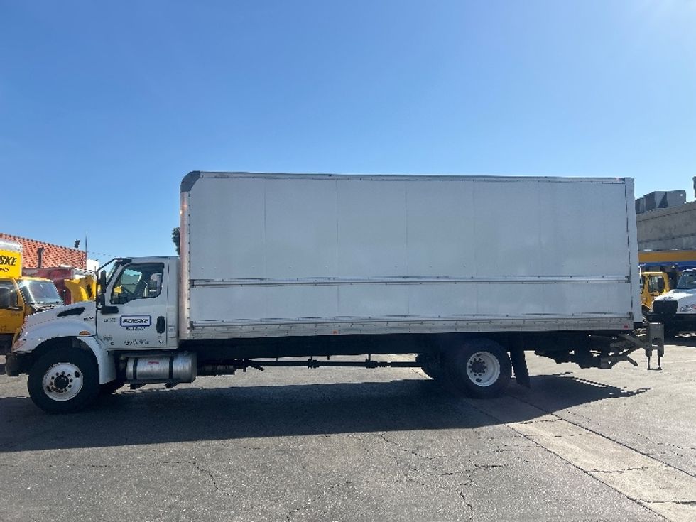 Medium Duty Box Truck-Light and Medium Duty Trucks-International-2020-MV607-Homewood-AL-181,557\n\t\tmiles-$ 54,000 - Image 4