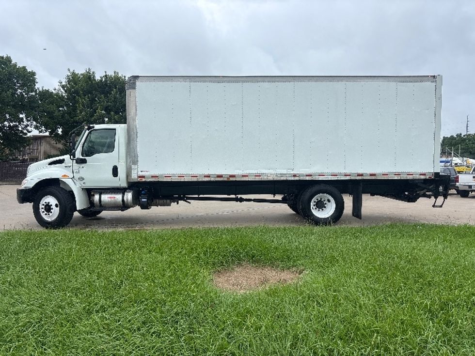 Medium Duty Box Truck-Light and Medium Duty Trucks-International-2020-MV607-Houston-TX-101,152\n\t\tmiles-$ 60,750 - Image 4