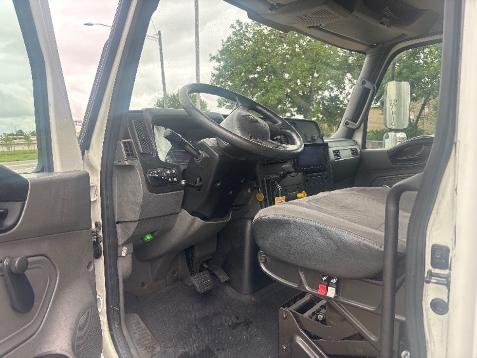 Medium Duty Box Truck-Light and Medium Duty Trucks-International-2020-MV607-Houston-TX-112,497\n\t\tmiles-$ 59,500 - Image 15