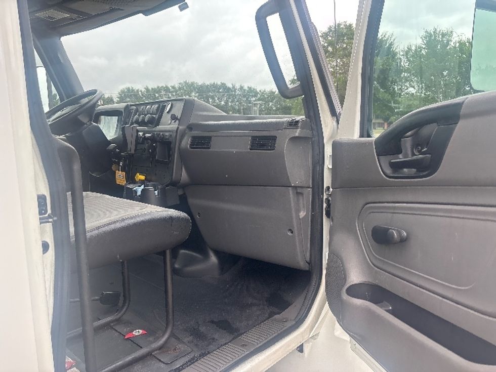 Medium Duty Box Truck-Light and Medium Duty Trucks-International-2020-MV607-Houston-TX-112,497\n\t\tmiles-$ 59,500 - Image 18
