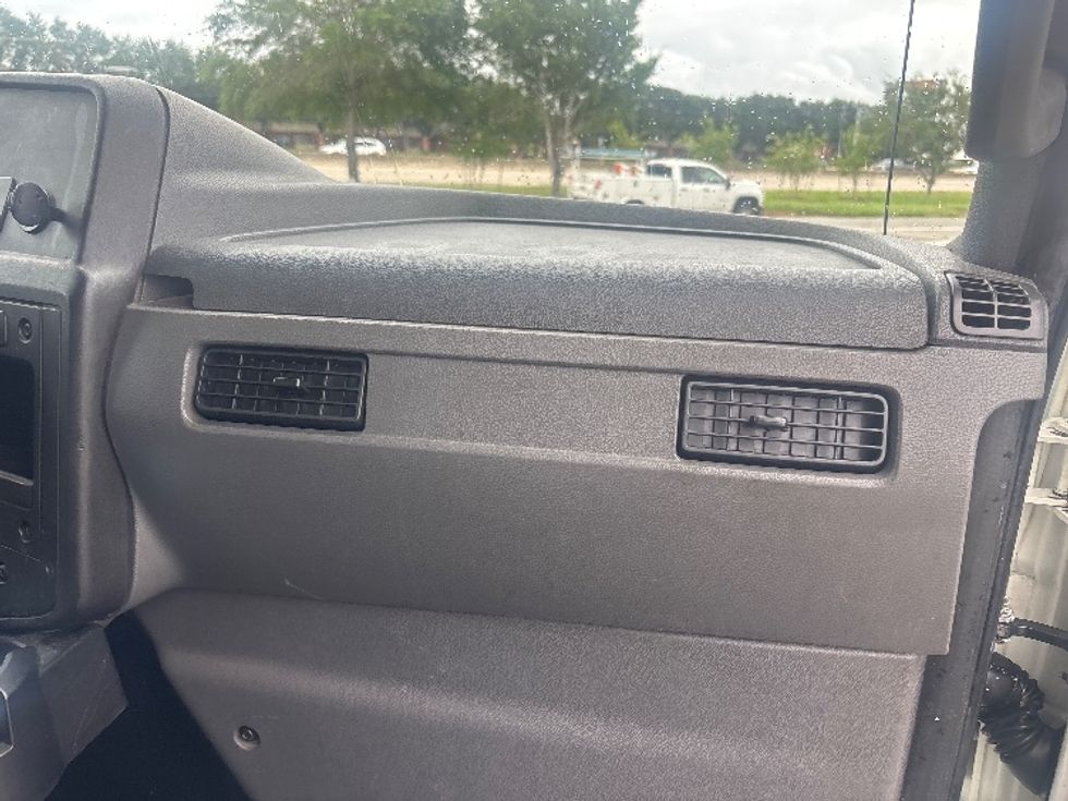 Medium Duty Box Truck-Light and Medium Duty Trucks-International-2020-MV607-Houston-TX-112,497\n\t\tmiles-$ 59,500 - Image 19