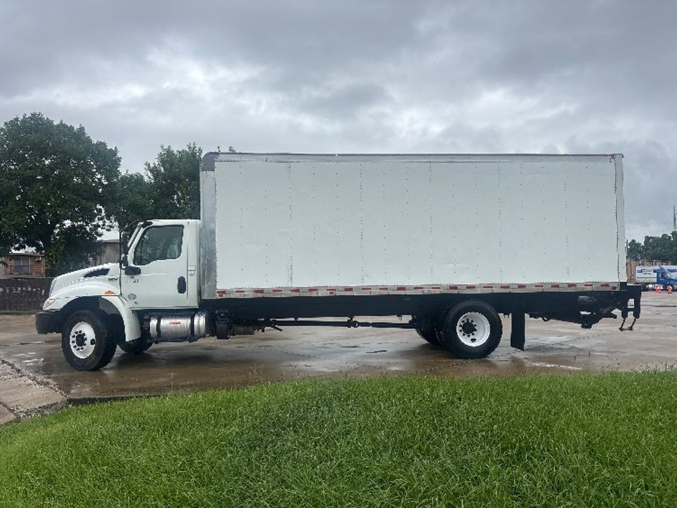 Medium Duty Box Truck-Light and Medium Duty Trucks-International-2020-MV607-Houston-TX-112,497\n\t\tmiles-$ 59,500 - Image 4