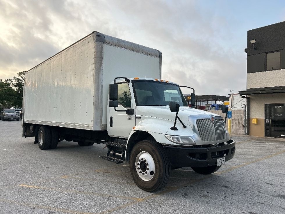 Medium Duty Box Truck-Light and Medium Duty Trucks-International-2020-MV607-Houston-TX-300,974\n\t\tmiles-$ 31,000 - Image 1