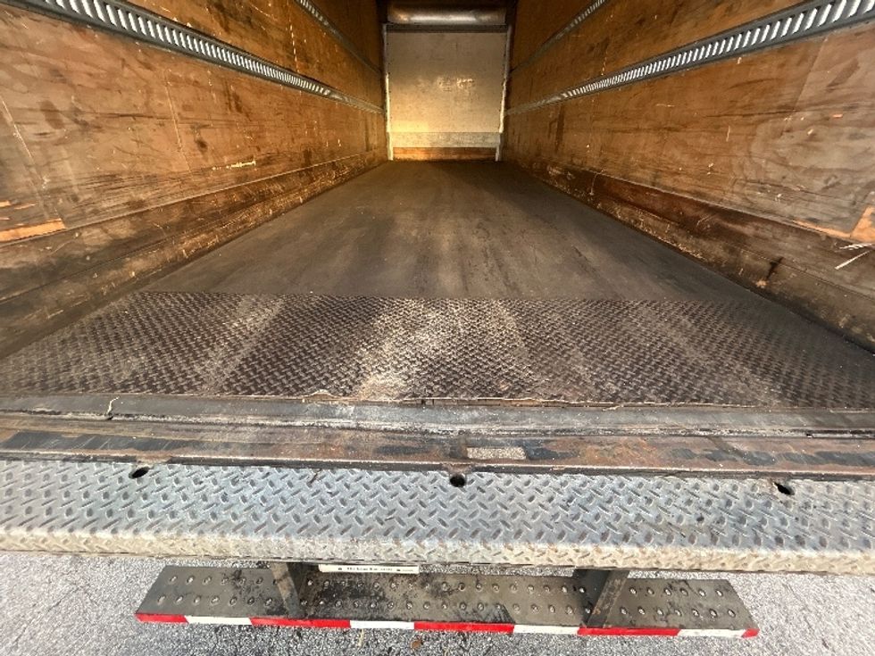 Medium Duty Box Truck-Light and Medium Duty Trucks-International-2020-MV607-Houston-TX-300,974\n\t\tmiles-$ 31,000 - Image 10