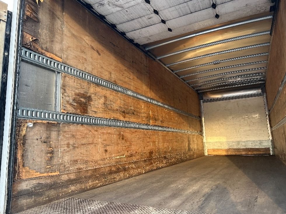 Medium Duty Box Truck-Light and Medium Duty Trucks-International-2020-MV607-Houston-TX-300,974\n\t\tmiles-$ 31,000 - Image 11