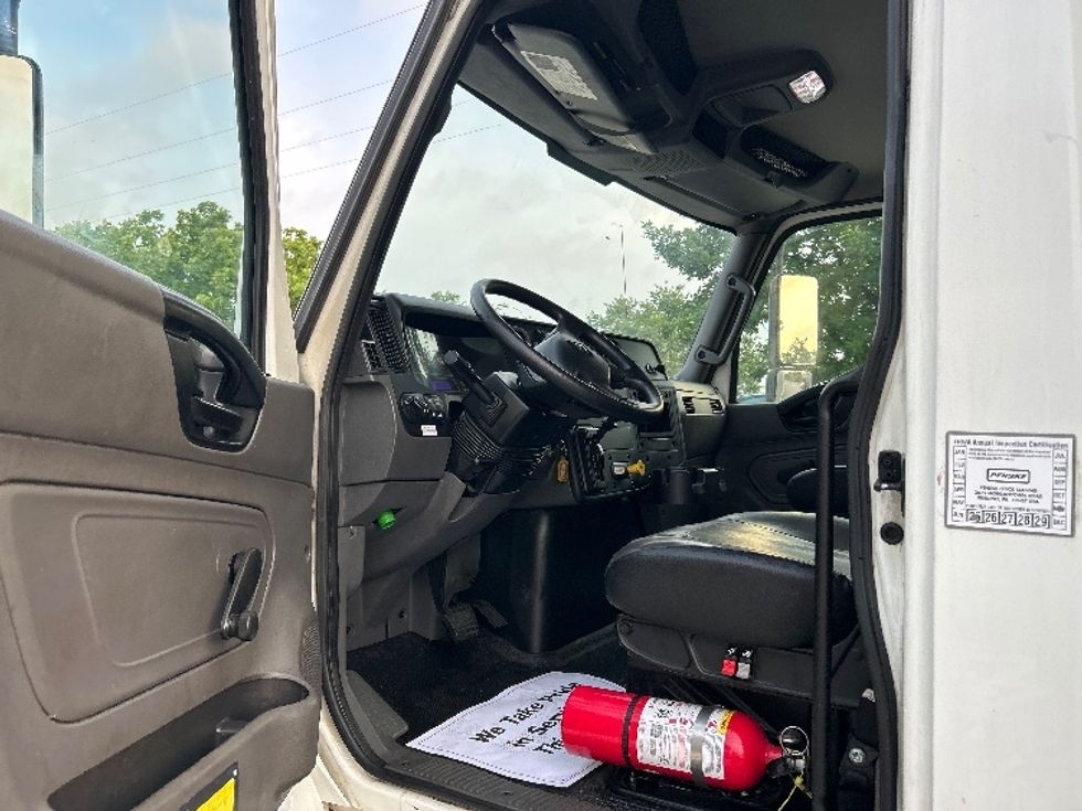 Medium Duty Box Truck-Light and Medium Duty Trucks-International-2020-MV607-Houston-TX-300,974\n\t\tmiles-$ 31,000 - Image 16