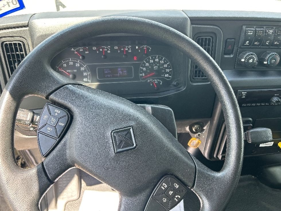 Medium Duty Box Truck-Light and Medium Duty Trucks-International-2020-MV607-Houston-TX-300,974\n\t\tmiles-$ 31,000 - Image 18