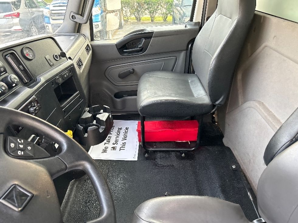 Medium Duty Box Truck-Light and Medium Duty Trucks-International-2020-MV607-Houston-TX-300,974\n\t\tmiles-$ 31,000 - Image 19