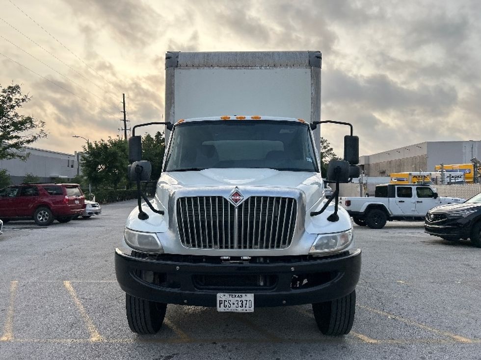 Medium Duty Box Truck-Light and Medium Duty Trucks-International-2020-MV607-Houston-TX-300,974\n\t\tmiles-$ 31,000 - Image 2
