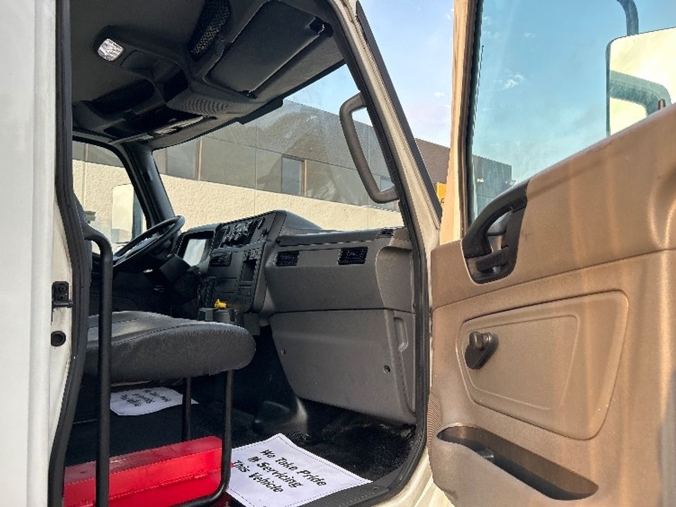 Medium Duty Box Truck-Light and Medium Duty Trucks-International-2020-MV607-Houston-TX-300,974\n\t\tmiles-$ 31,000 - Image 20