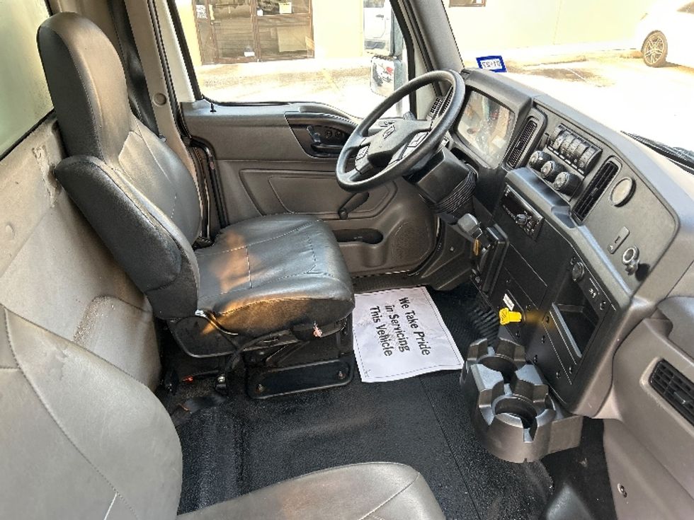 Medium Duty Box Truck-Light and Medium Duty Trucks-International-2020-MV607-Houston-TX-300,974\n\t\tmiles-$ 31,000 - Image 22