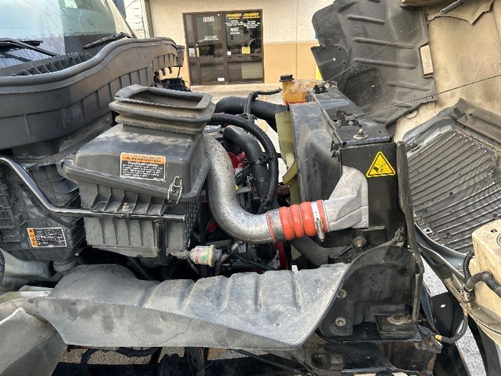 Medium Duty Box Truck-Light and Medium Duty Trucks-International-2020-MV607-Houston-TX-300,974\n\t\tmiles-$ 31,000 - Image 23
