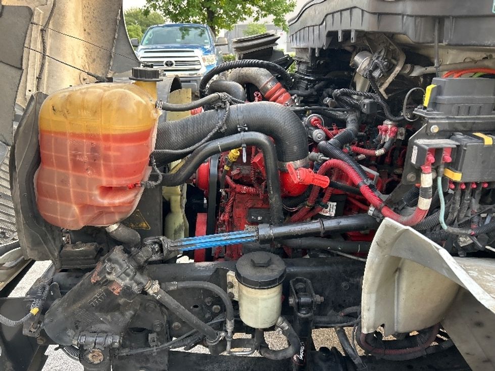 Medium Duty Box Truck-Light and Medium Duty Trucks-International-2020-MV607-Houston-TX-300,974\n\t\tmiles-$ 31,000 - Image 24