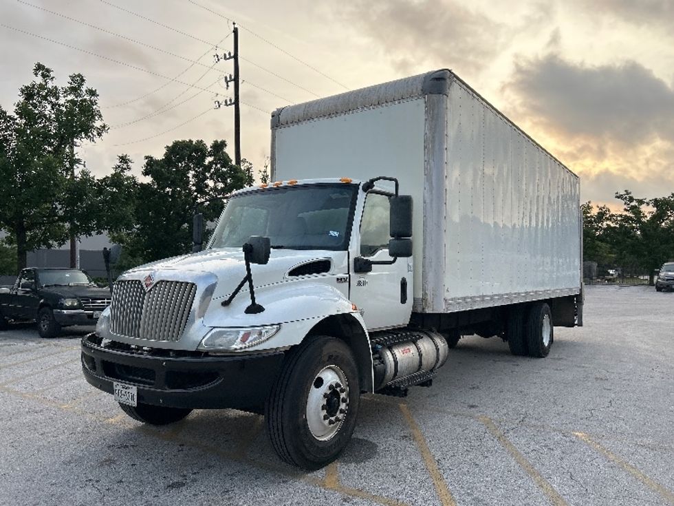 Medium Duty Box Truck-Light and Medium Duty Trucks-International-2020-MV607-Houston-TX-300,974\n\t\tmiles-$ 31,000 - Image 3