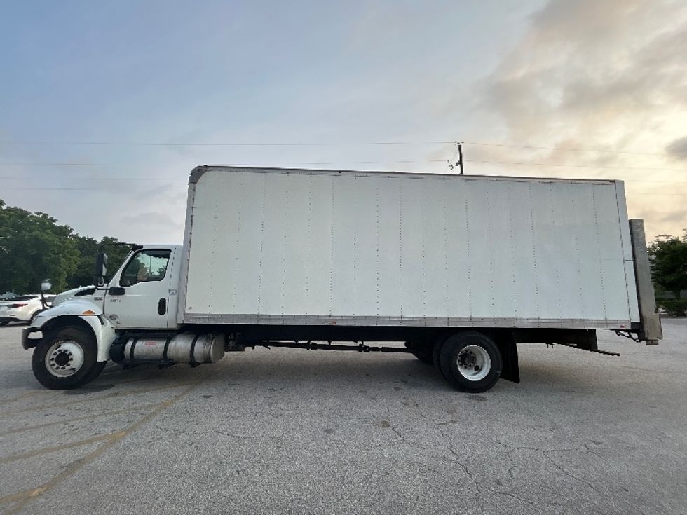 Medium Duty Box Truck-Light and Medium Duty Trucks-International-2020-MV607-Houston-TX-300,974\n\t\tmiles-$ 31,000 - Image 4