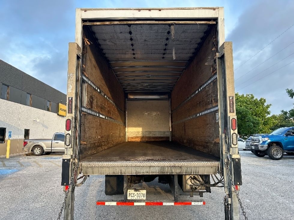 Medium Duty Box Truck-Light and Medium Duty Trucks-International-2020-MV607-Houston-TX-300,974\n\t\tmiles-$ 31,000 - Image 8