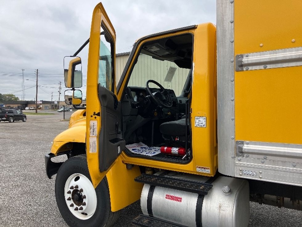 Medium Duty Box Truck-Light and Medium Duty Trucks-International-2020-MV607-Hueytown-AL-175,879\n\t\tmiles-$ 45,250 - Image 16