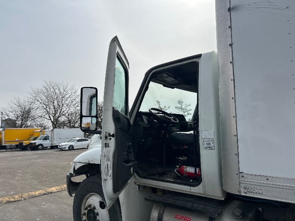 Medium Duty Box Truck-Light and Medium Duty Trucks-International-2020-MV607-Indianapolis-IN-108,113\n\t\tmiles-$ 58,250 - Image 16