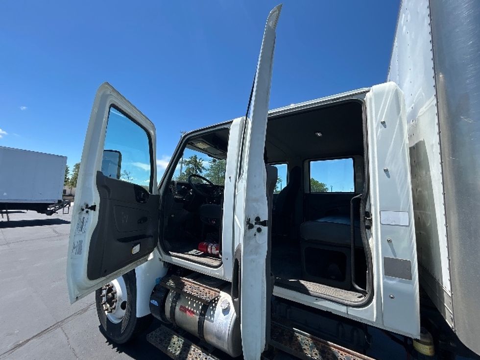 Medium Duty Box Truck-Light and Medium Duty Trucks-International-2020-MV607-Indianapolis-IN-139,836\n\t\tmiles-$ 57,000 - Image 16