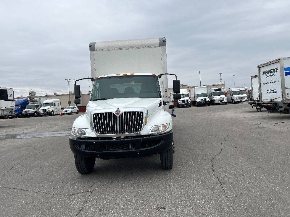 Medium Duty Box Truck-Light and Medium Duty Trucks-International-2020-MV607-Indianapolis-IN-160,507\n\t\tmiles-$ 47,000 - Image 2