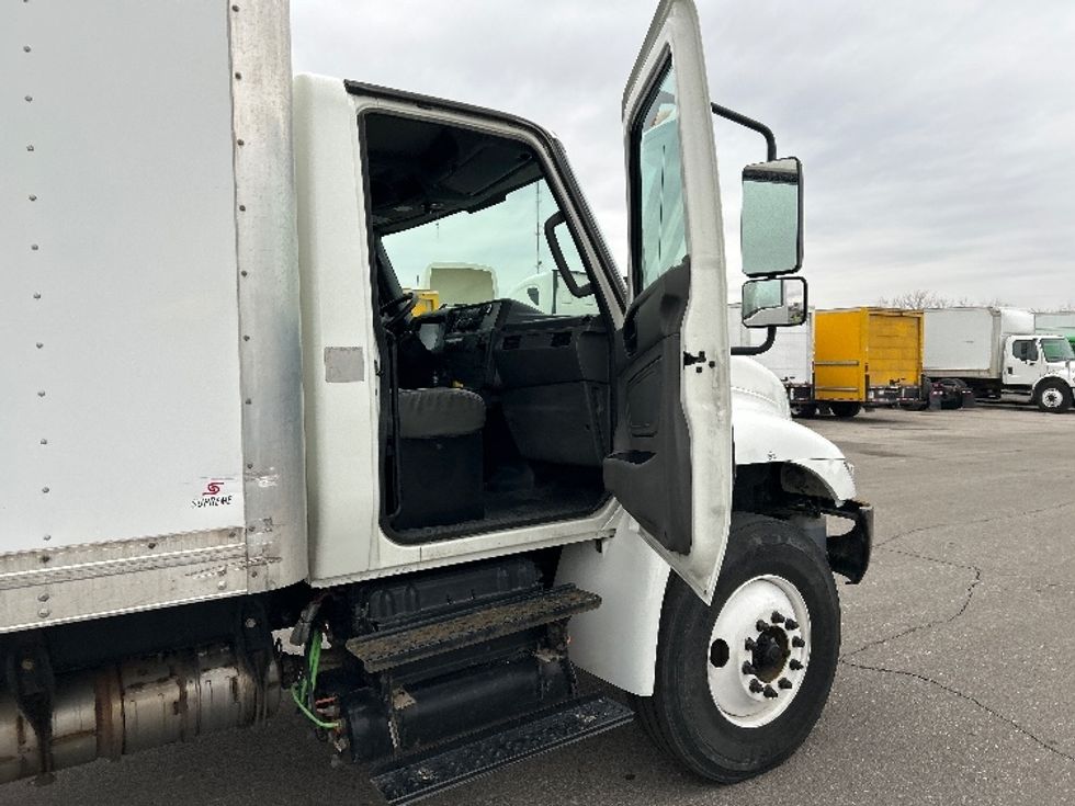 Medium Duty Box Truck-Light and Medium Duty Trucks-International-2020-MV607-Indianapolis-IN-160,507\n\t\tmiles-$ 47,000 - Image 20