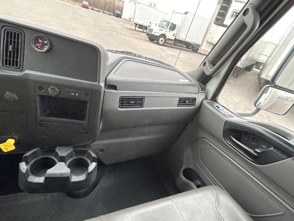 Medium Duty Box Truck-Light and Medium Duty Trucks-International-2020-MV607-Indianapolis-IN-160,507\n\t\tmiles-$ 47,000 - Image 21