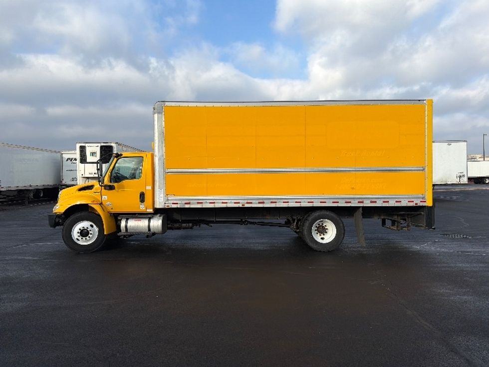 Medium Duty Box Truck-Light and Medium Duty Trucks-International-2020-MV607-Indianapolis-IN-180,535\n\t\tmiles-$ 31,750 - Image 4