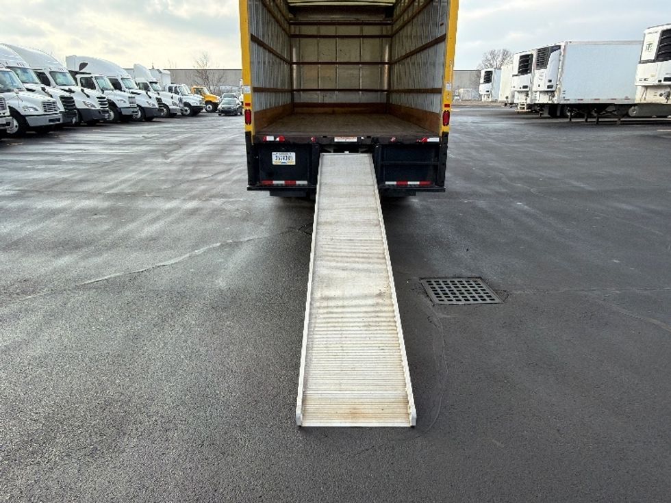 Medium Duty Box Truck-Light and Medium Duty Trucks-International-2020-MV607-Indianapolis-IN-180,535\n\t\tmiles-$ 31,750 - Image 9