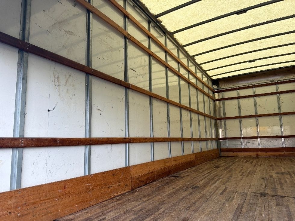 Medium Duty Box Truck-Light and Medium Duty Trucks-International-2020-MV607-Indianapolis-IN-180,535\n\t\tmiles-$ 31,750 - Image 11