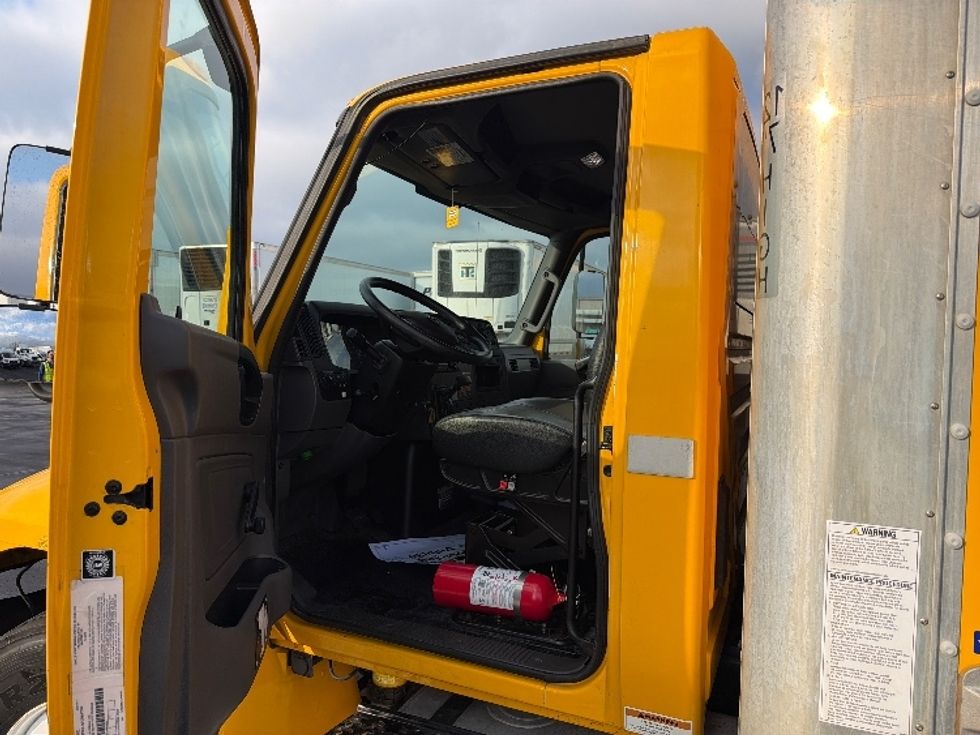 Medium Duty Box Truck-Light and Medium Duty Trucks-International-2020-MV607-Indianapolis-IN-180,535\n\t\tmiles-$ 31,750 - Image 16