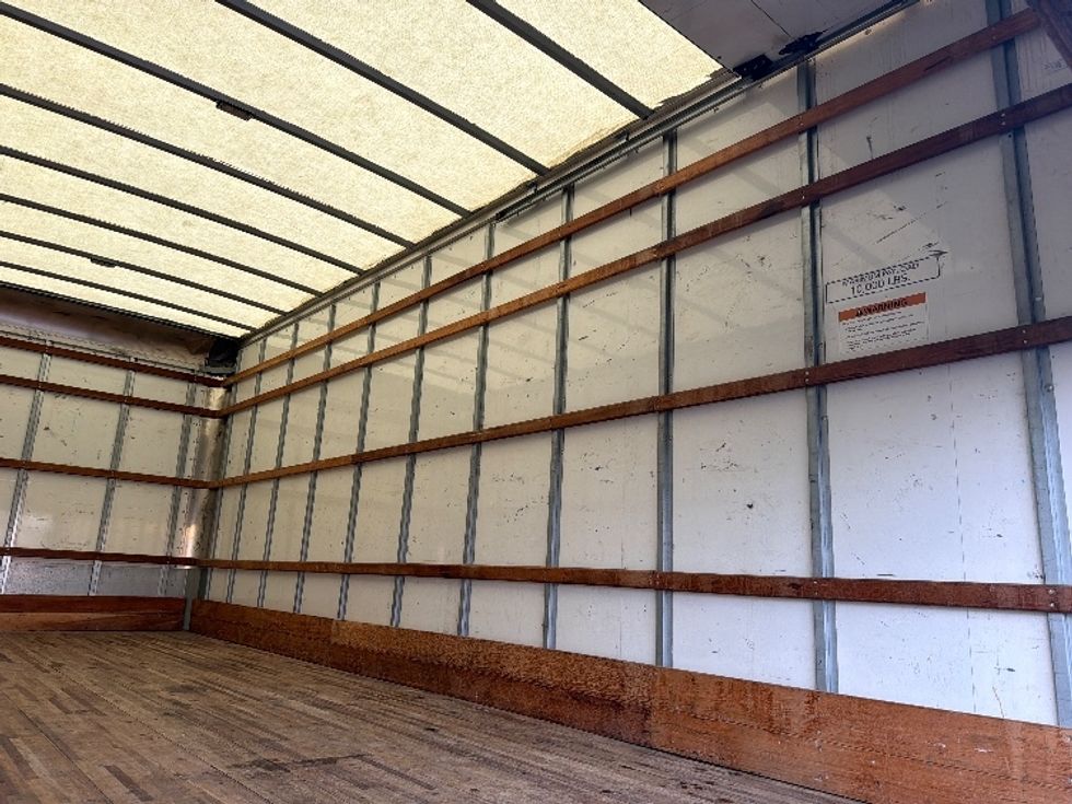 Medium Duty Box Truck-Light and Medium Duty Trucks-International-2020-MV607-Indianapolis-IN-180,535\n\t\tmiles-$ 31,750 - Image 12