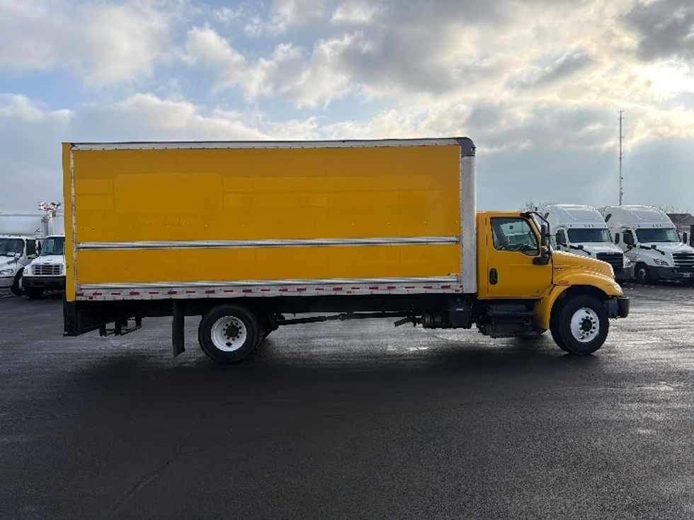 Medium Duty Box Truck-Light and Medium Duty Trucks-International-2020-MV607-Indianapolis-IN-180,535\n\t\tmiles-$ 31,750 - Image 15