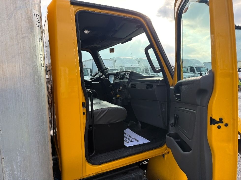Medium Duty Box Truck-Light and Medium Duty Trucks-International-2020-MV607-Indianapolis-IN-180,535\n\t\tmiles-$ 31,750 - Image 20