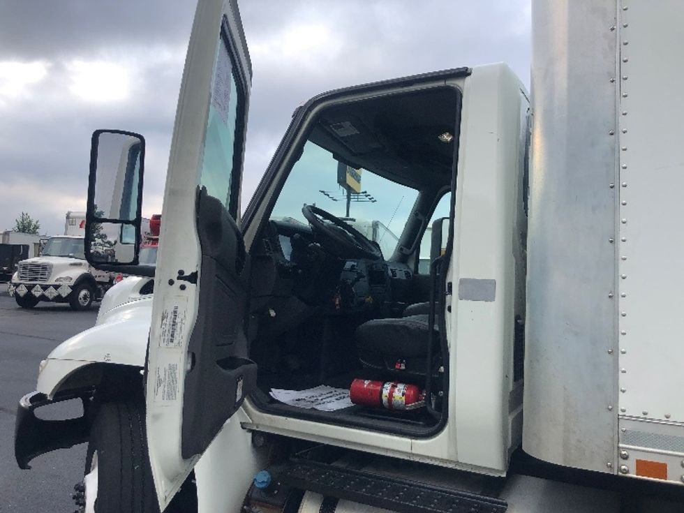 Medium Duty Box Truck-Light and Medium Duty Trucks-International-2020-MV607-Indianapolis-IN-210,464\n\t\tmiles-$ 45,500 - Image 16