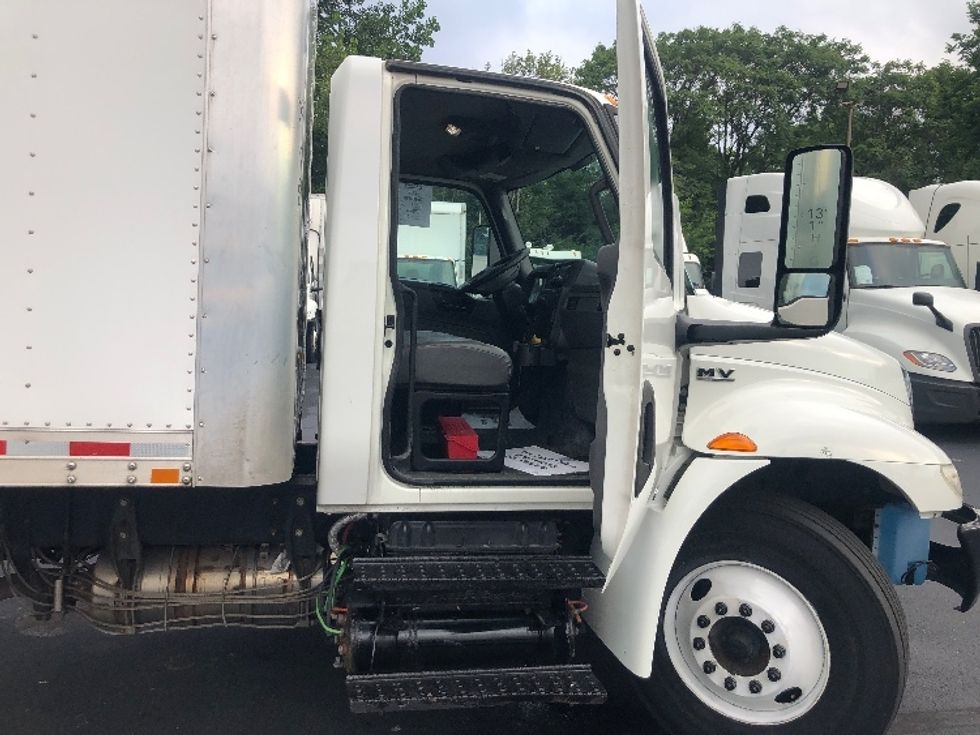 Medium Duty Box Truck-Light and Medium Duty Trucks-International-2020-MV607-Indianapolis-IN-210,464\n\t\tmiles-$ 45,500 - Image 20