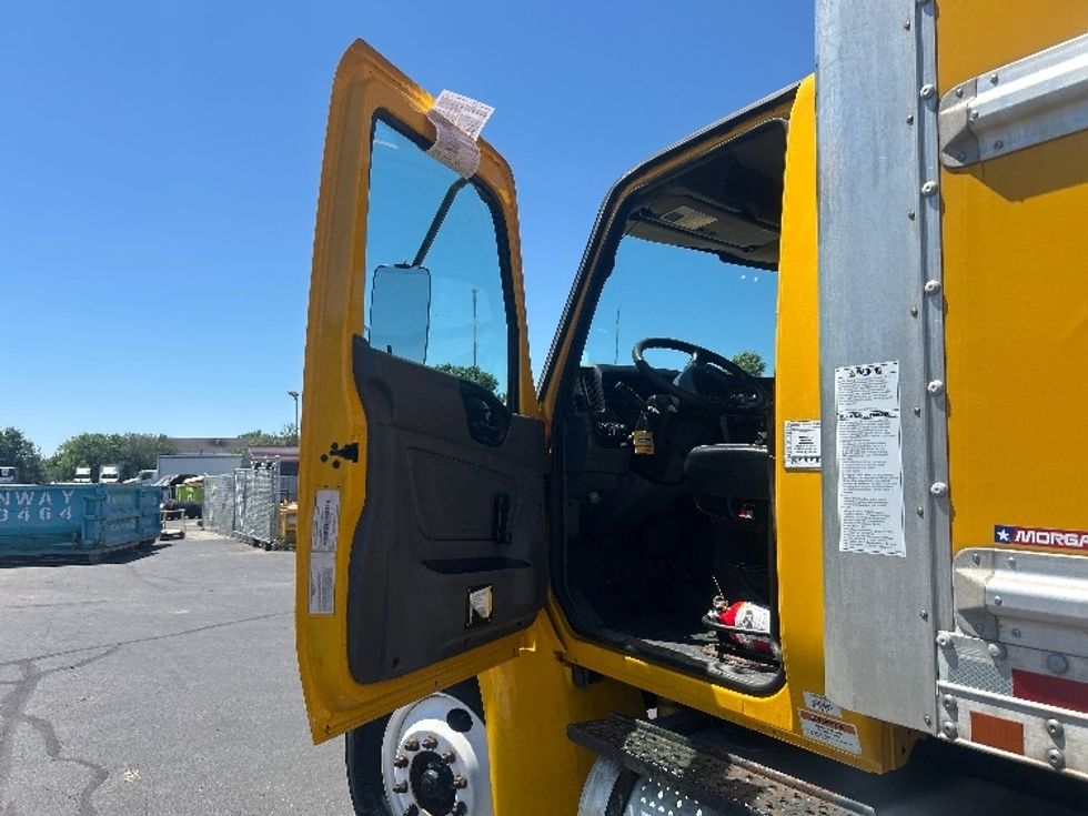 Medium Duty Box Truck-Light and Medium Duty Trucks-International-2020-MV607-Indianapolis-IN-215,529\n\t\tmiles-$ 38,250 - Image 16