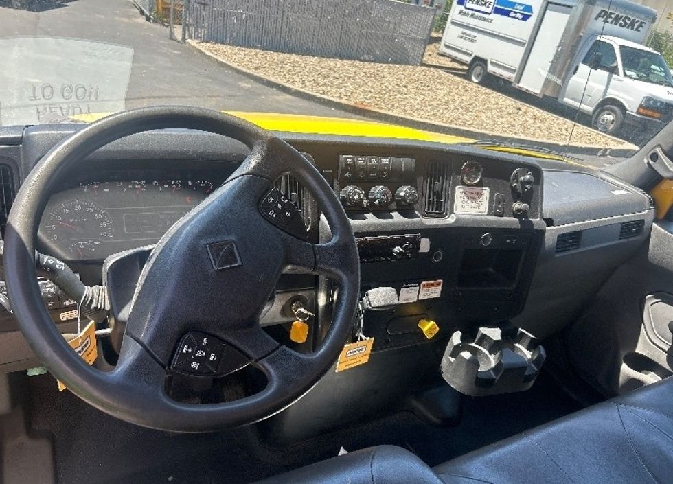 Medium Duty Box Truck-Light and Medium Duty Trucks-International-2020-MV607-Indianapolis-IN-215,529\n\t\tmiles-$ 38,250 - Image 18
