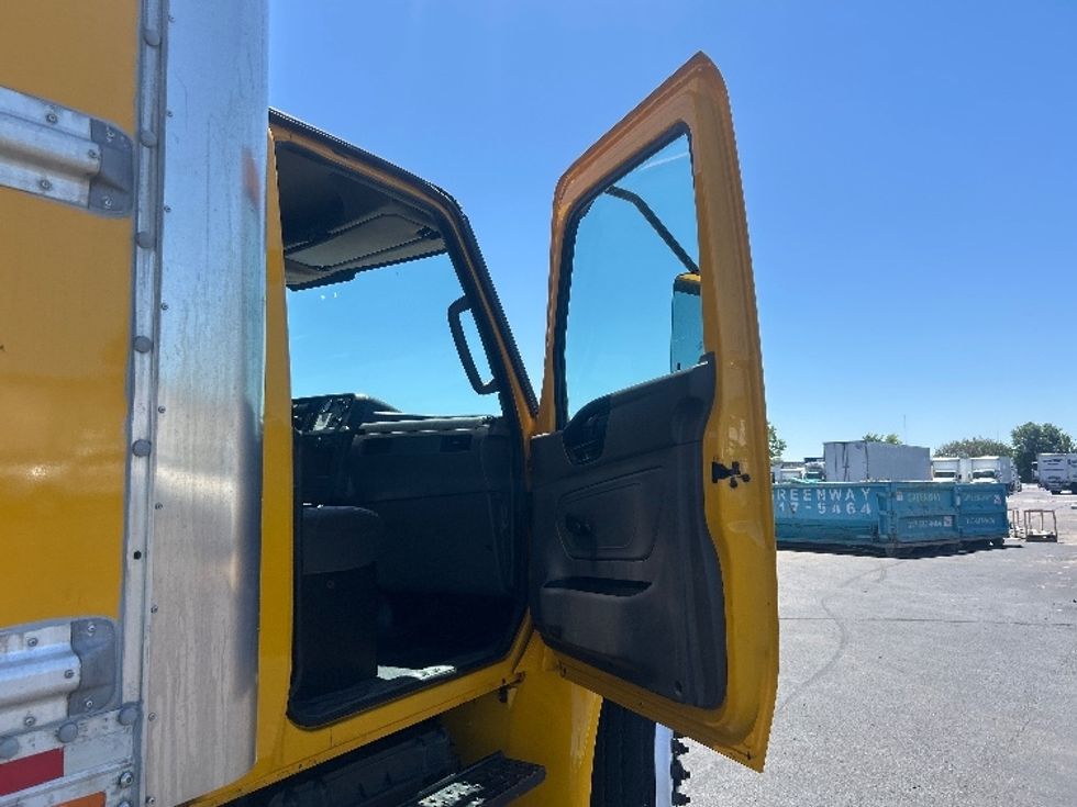 Medium Duty Box Truck-Light and Medium Duty Trucks-International-2020-MV607-Indianapolis-IN-215,529\n\t\tmiles-$ 38,250 - Image 20