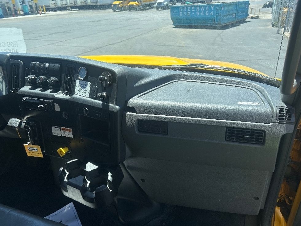 Medium Duty Box Truck-Light and Medium Duty Trucks-International-2020-MV607-Indianapolis-IN-215,529\n\t\tmiles-$ 38,250 - Image 21