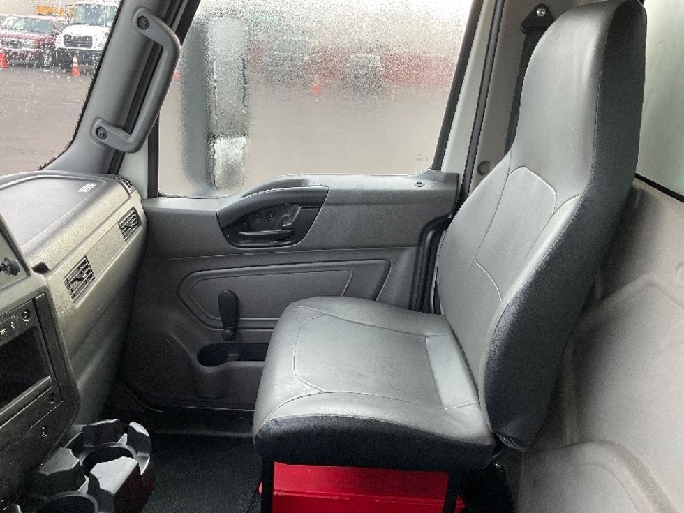 Medium Duty Box Truck-Light and Medium Duty Trucks-International-2020-MV607-Indianapolis-IN-233,195\n\t\tmiles-$ 30,750 - Image 19