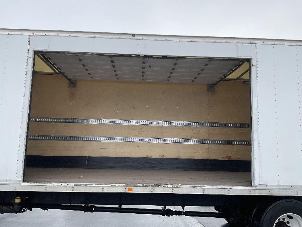 Medium Duty Box Truck-Light and Medium Duty Trucks-International-2020-MV607-Indianapolis-IN-233,195\n\t\tmiles-$ 30,750 - Image 25