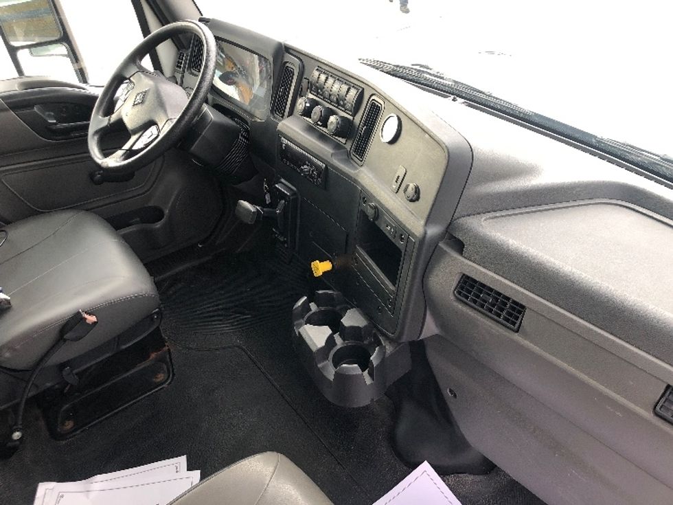 Medium Duty Box Truck-Light and Medium Duty Trucks-International-2020-MV607-Indianapolis-IN-241,205\n\t\tmiles-$ 36,500 - Image 22