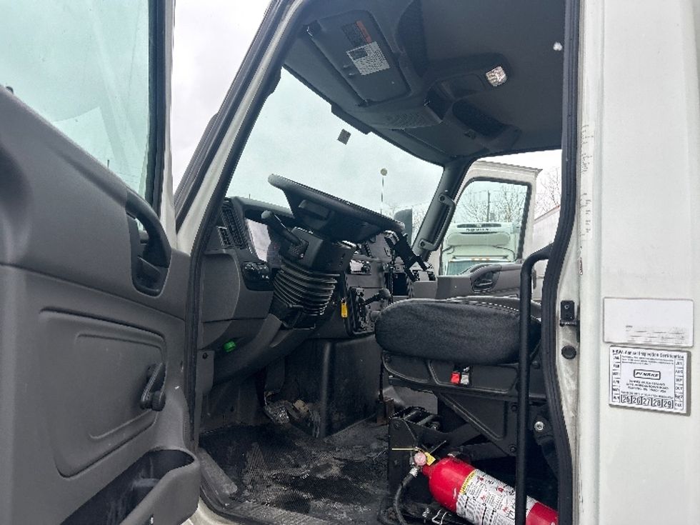 Medium Duty Box Truck-Light and Medium Duty Trucks-International-2020-MV607-Indianapolis-IN-81,513\n\t\tmiles-$ 61,250 - Image 18