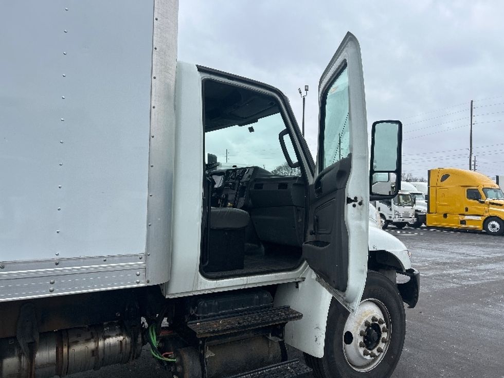 Medium Duty Box Truck-Light and Medium Duty Trucks-International-2020-MV607-Indianapolis-IN-81,513\n\t\tmiles-$ 61,250 - Image 15