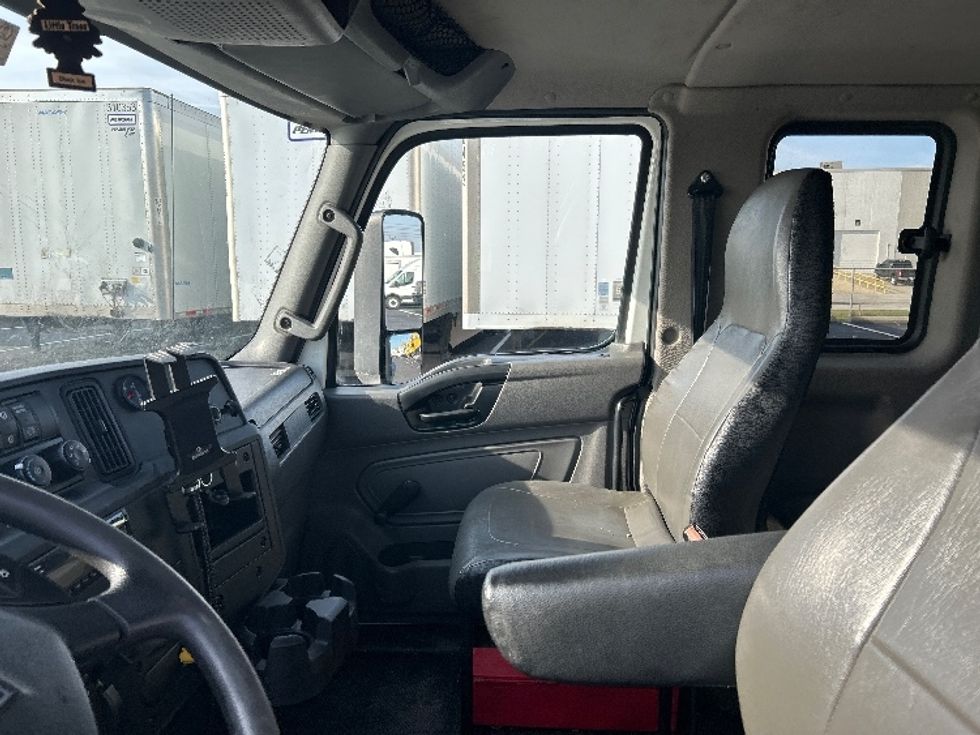 Medium Duty Box Truck-Light and Medium Duty Trucks-International-2020-MV607-Indianapolis-IN-82,425\n\t\tmiles-$ 67,250 - Image 19