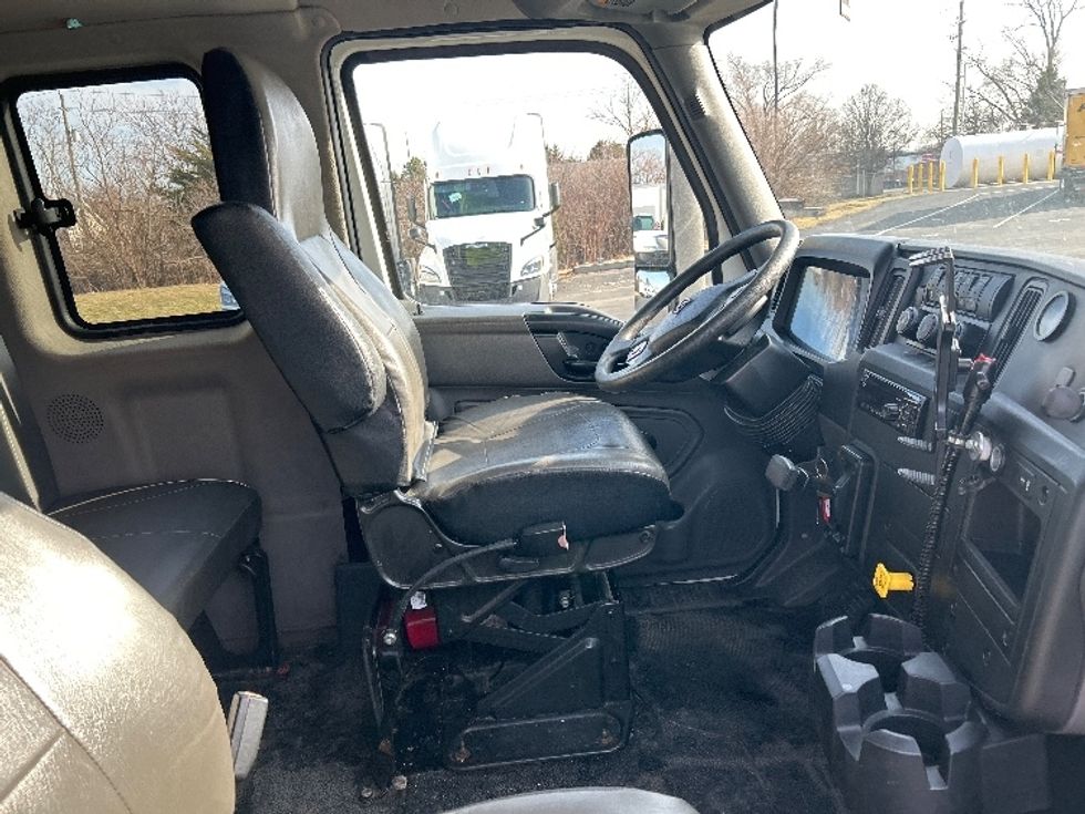 Medium Duty Box Truck-Light and Medium Duty Trucks-International-2020-MV607-Indianapolis-IN-82,425\n\t\tmiles-$ 67,250 - Image 22