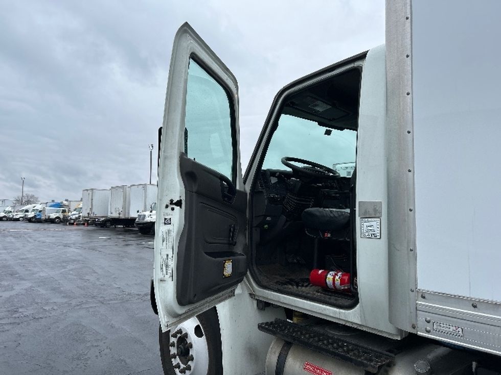Medium Duty Box Truck-Light and Medium Duty Trucks-International-2020-MV607-Indianapolis-IN-98,330\n\t\tmiles-$ 60,500 - Image 16